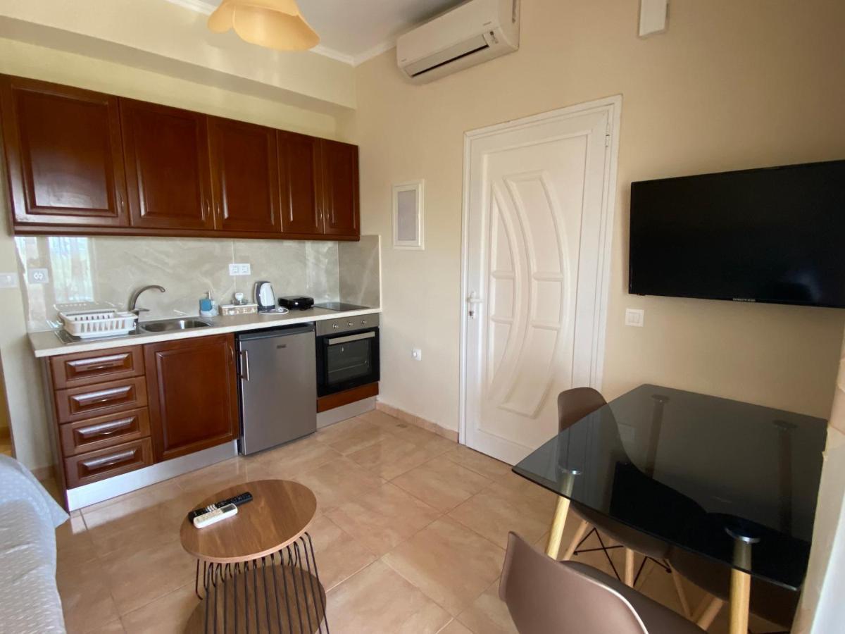 Eleana'S Apartments Гувия Екстериор снимка